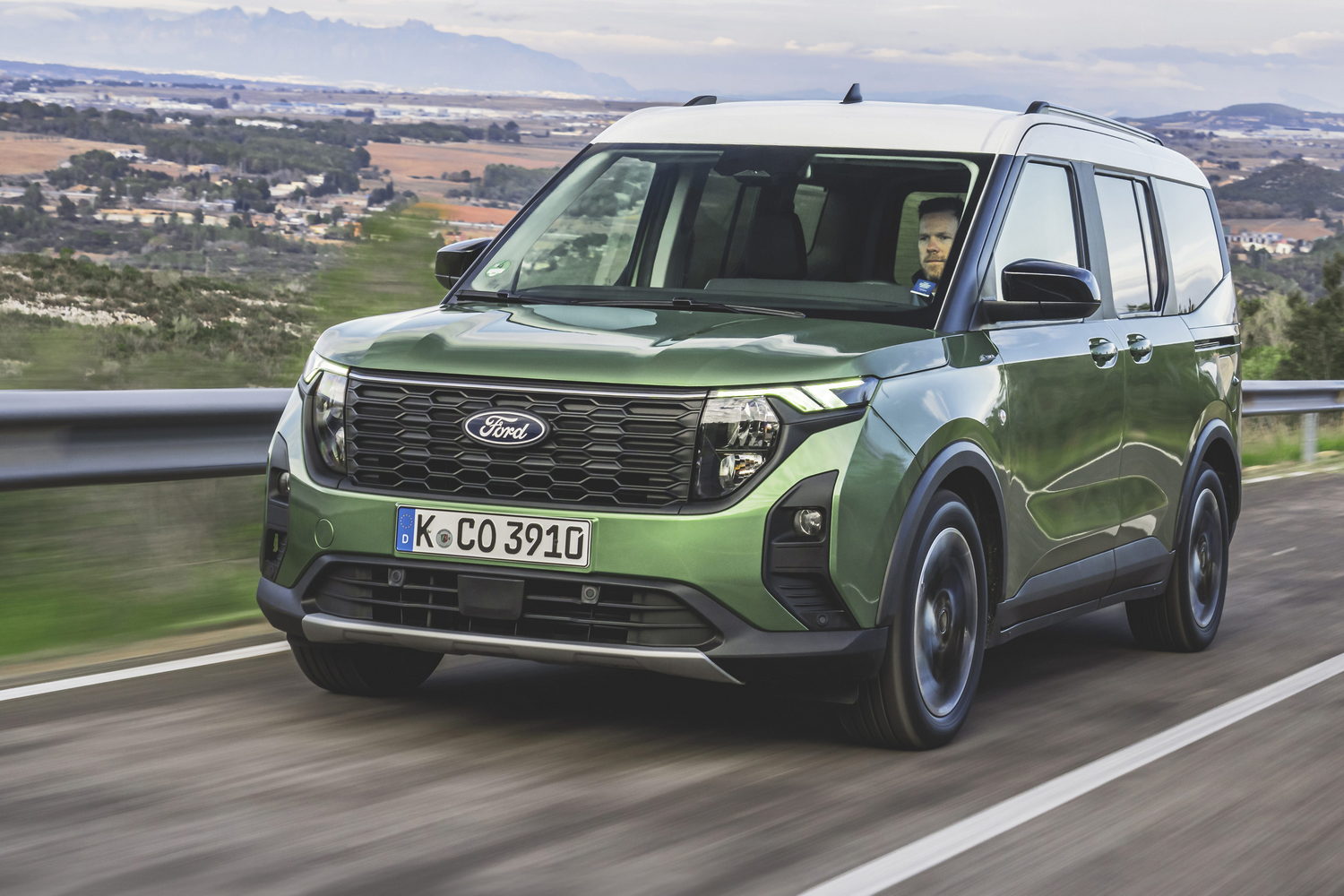 Car Reviews | Ford Tourneo Courier Active 1.0 (2024) | CompleteCar.ie