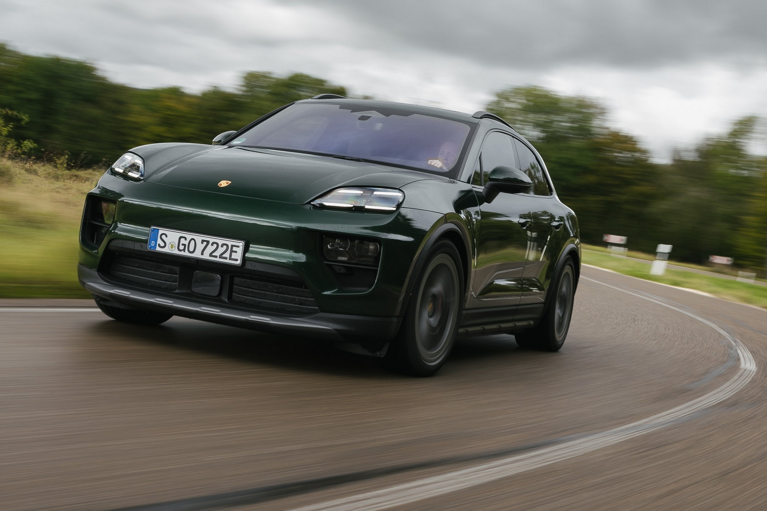 Car Reviews | Porsche Macan 4S electric (2025) | CompleteCar.ie