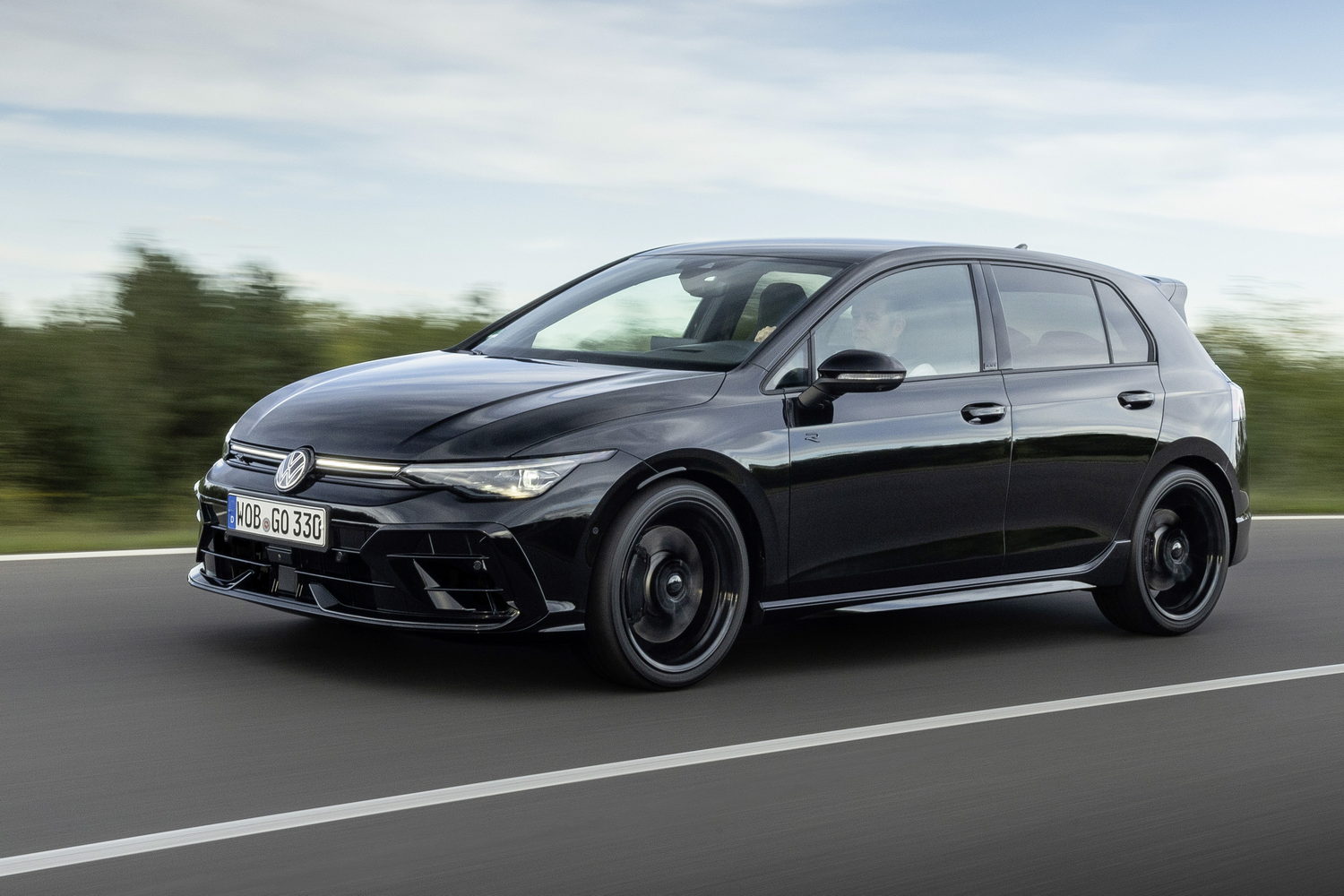 Car Reviews | Volkswagen Golf R Black Edition (2024) | CompleteCar.ie