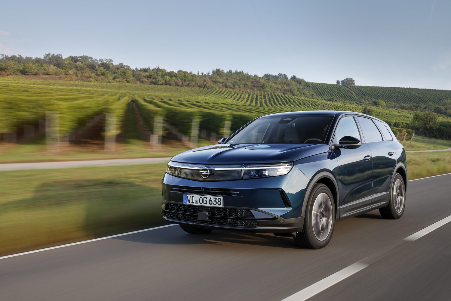 Car Reviews | Opel Grandland Hybrid (2025) | CompleteCar.ie