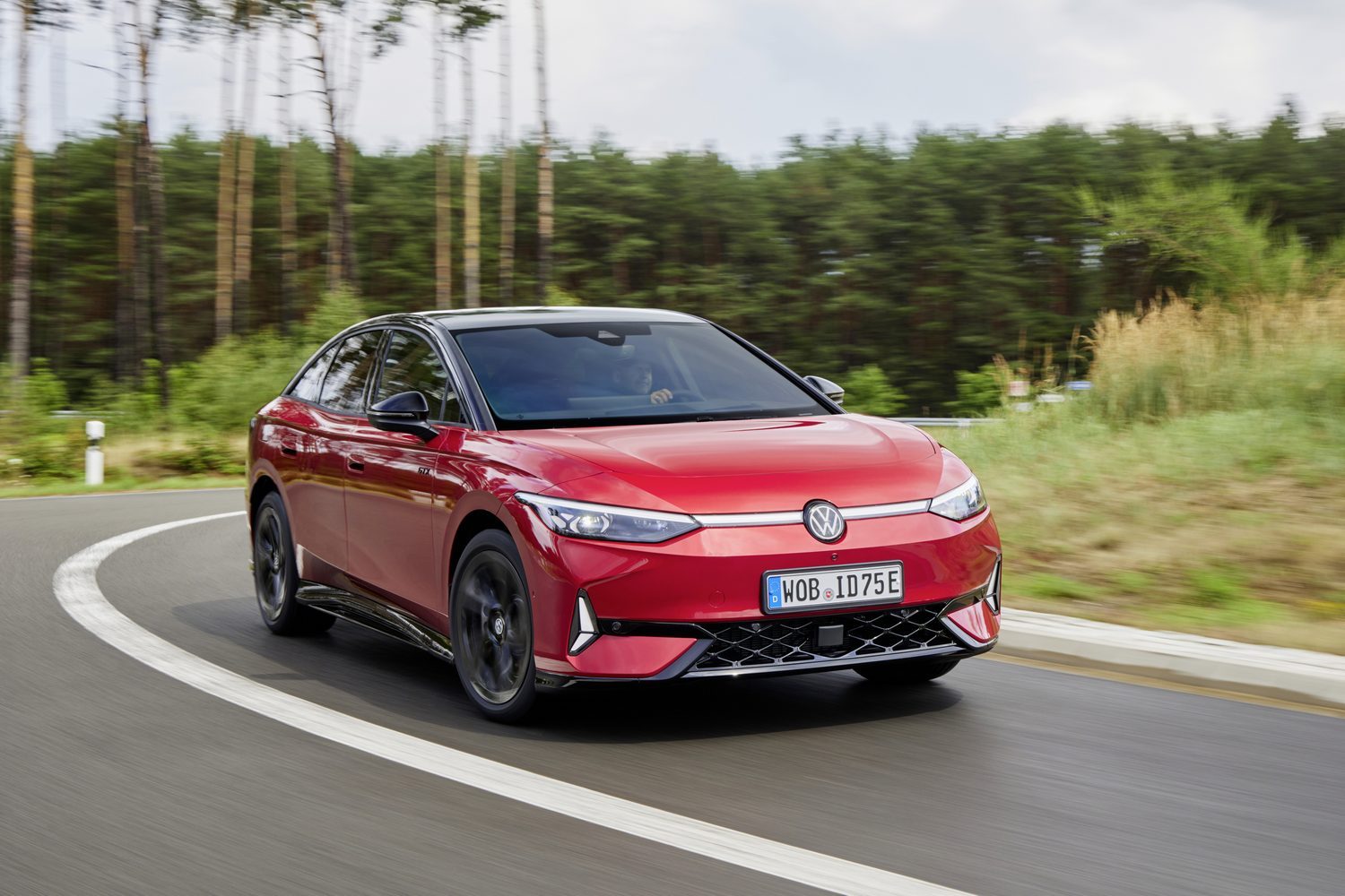 Car Reviews | Volkswagen ID.7 GTX (2024) | CompleteCar.ie