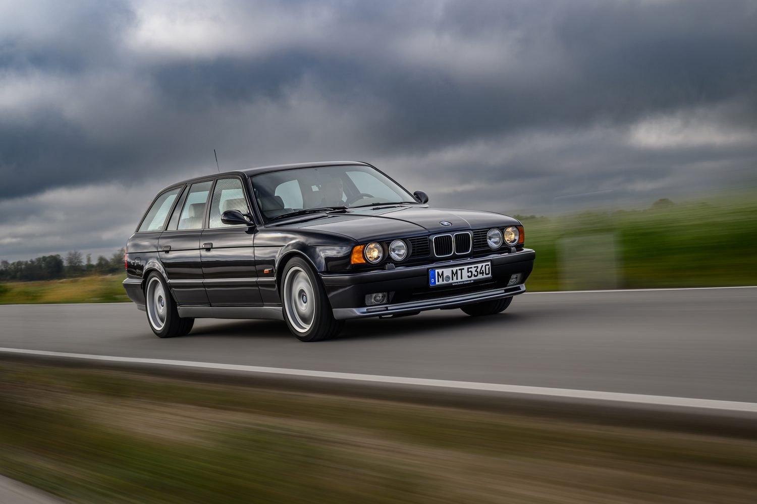 Car Reviews | BMW M5 Touring (1993 - E34) | CompleteCar.ie
