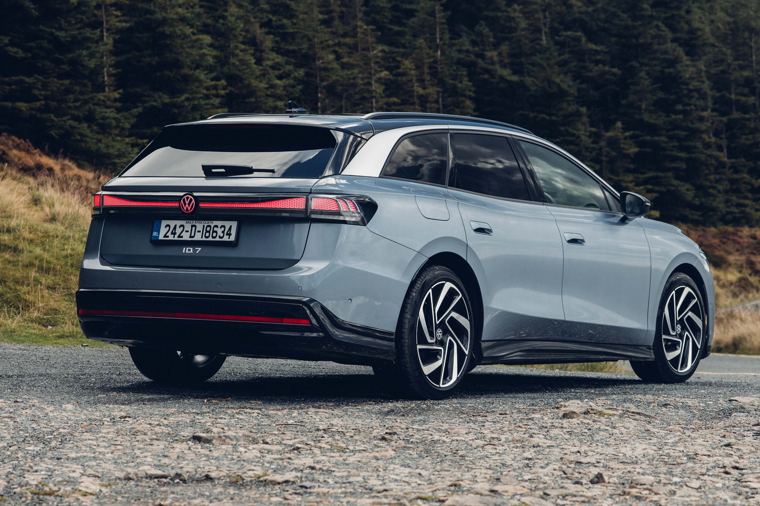 Car Reviews | Volkswagen ID.7 Tourer Pro Plus (2024) | CompleteCar.ie