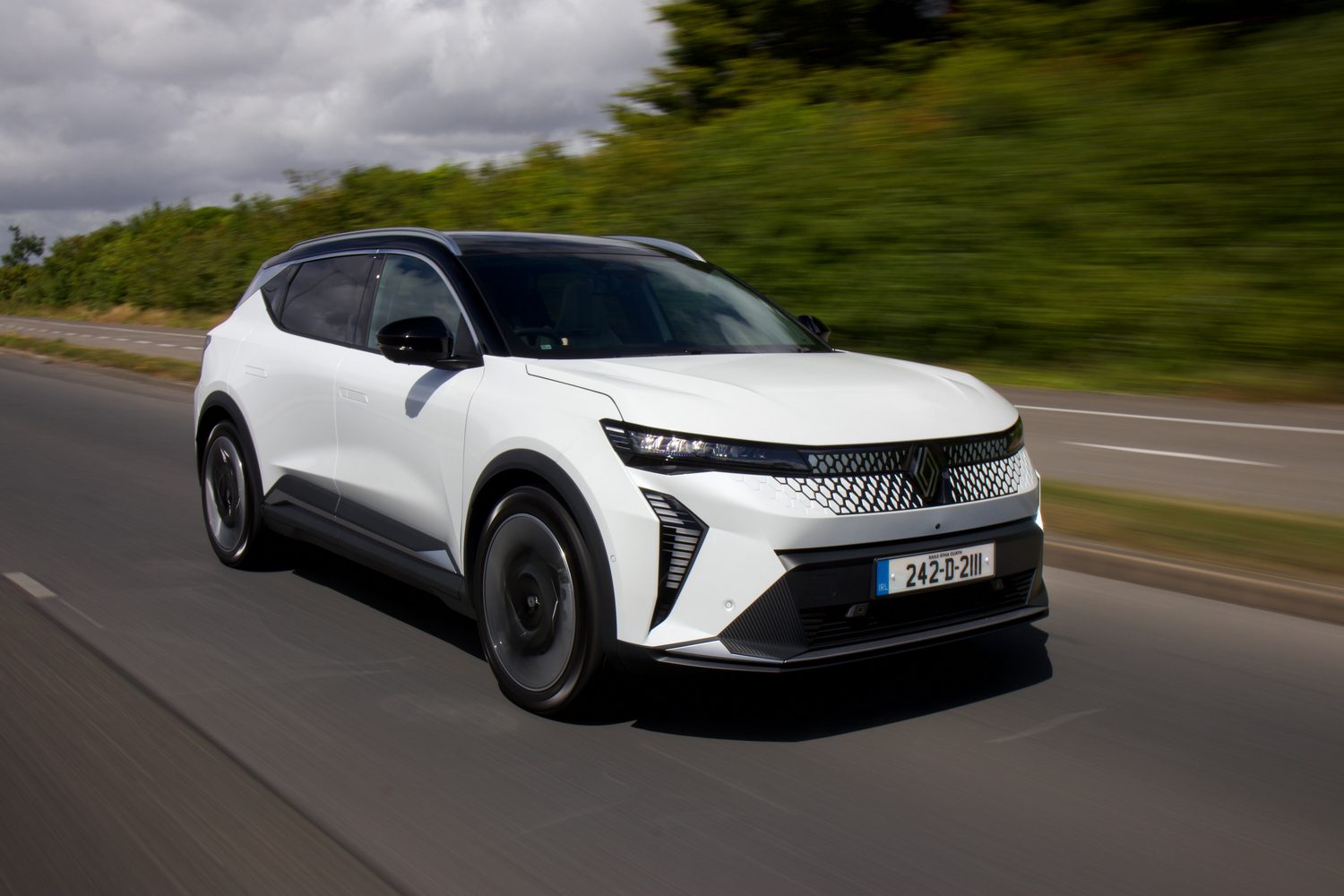 Car Reviews | Renault Scenic E-Tech electric 87kWh (2024) | CompleteCar.ie