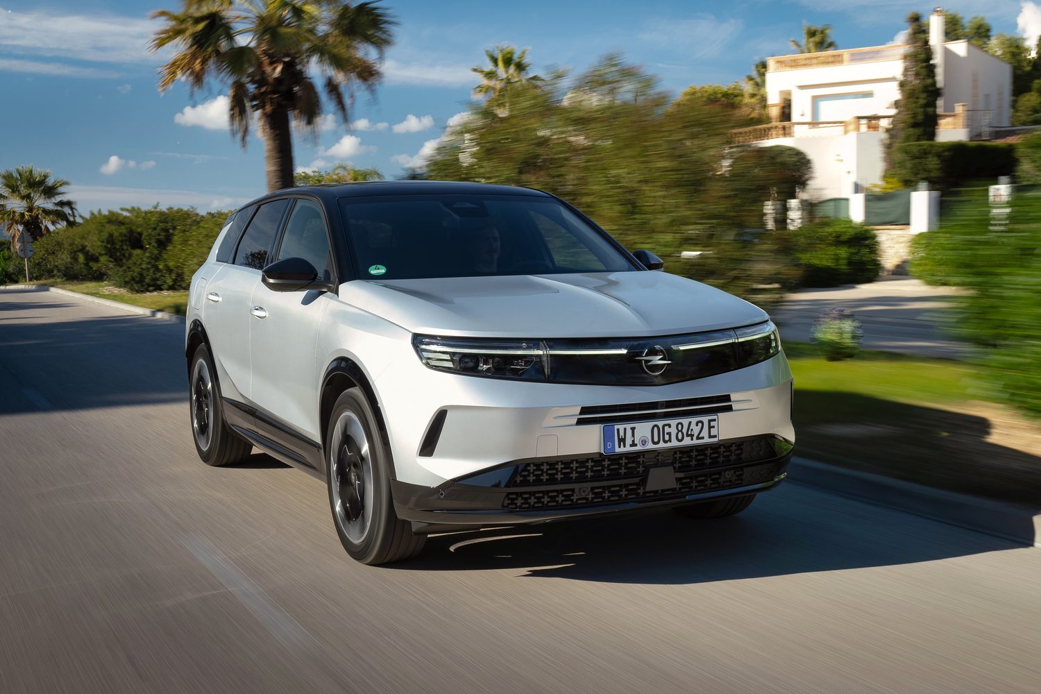 Car Reviews | Opel Grandland PHEV (2025) | CompleteCar.ie