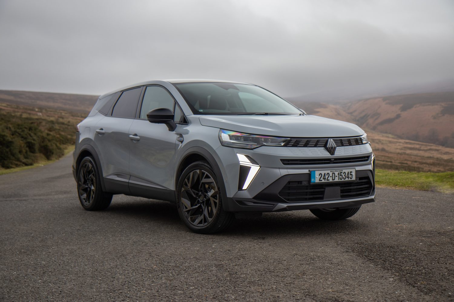 Car Reviews | Renault Symbioz E-Tech hybrid (2025) | CompleteCar.ie