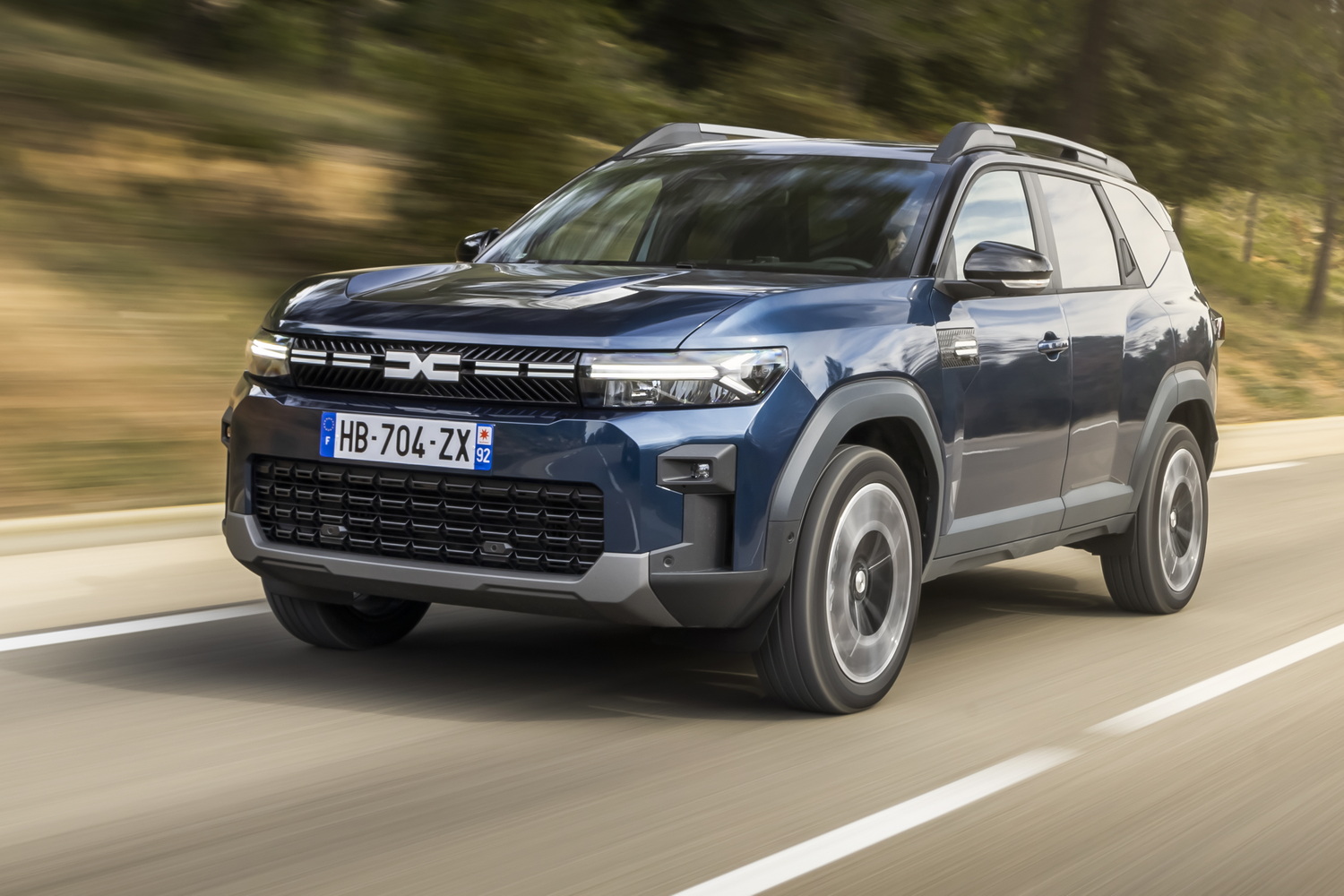 Car Reviews | Dacia Bigster Hybrid 155 (2025) | CompleteCar.ie