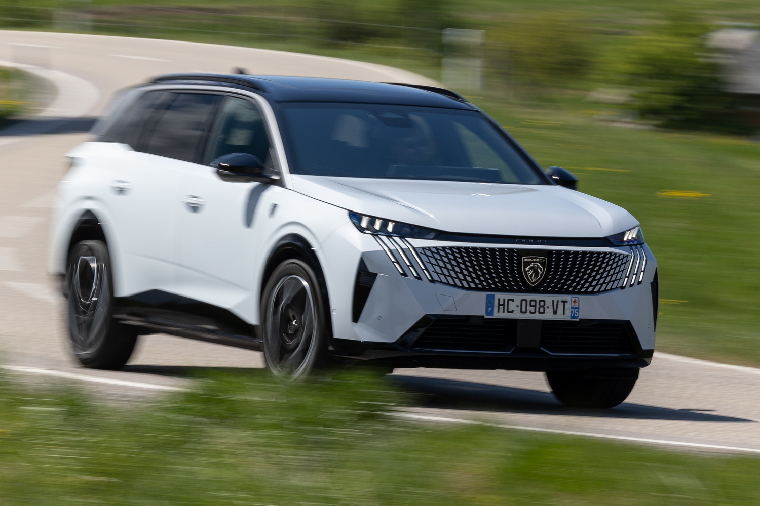 Car Reviews | Peugeot E-5008 Dual Motor (2025) | CompleteCar.ie