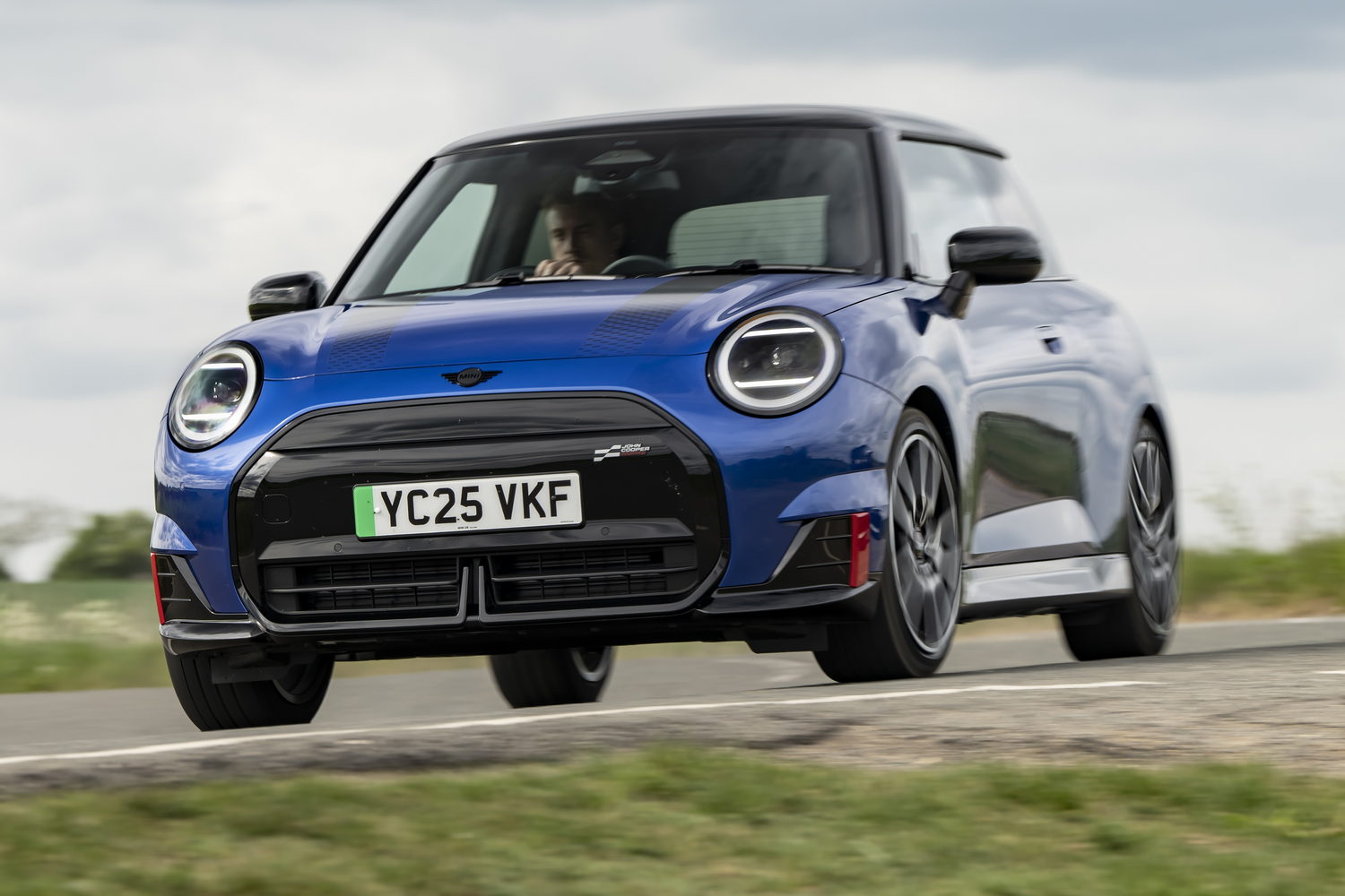 Car Reviews | MINI John Cooper Works Electric (2025) | CompleteCar.ie