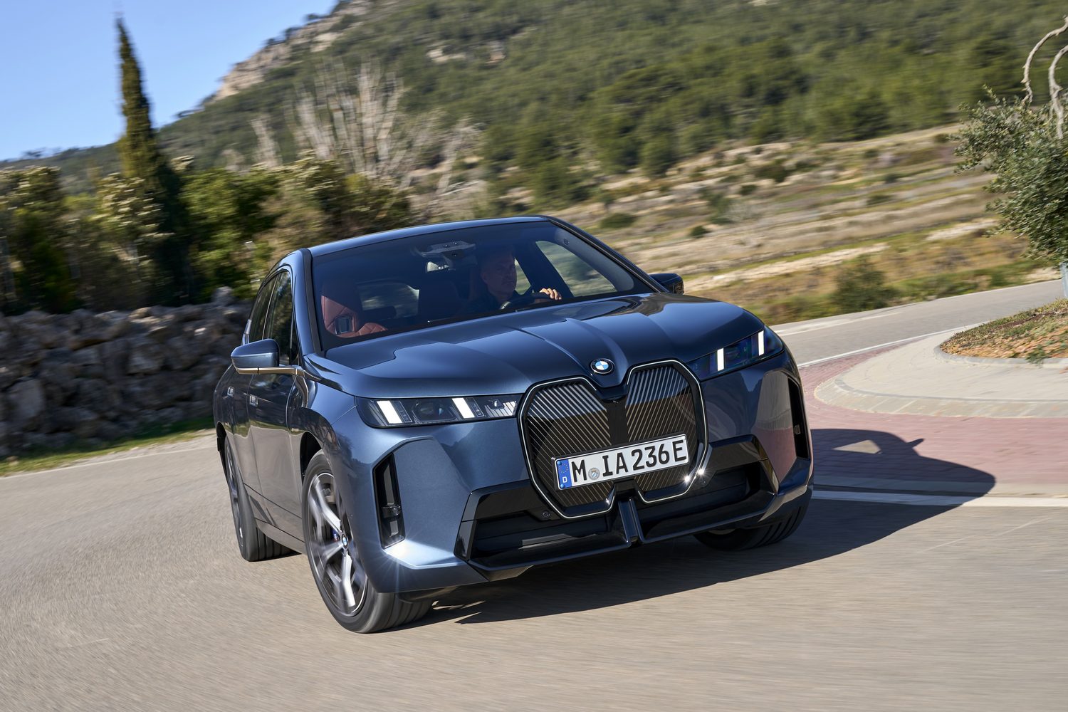 Car Reviews | BMW iX xDrive45 M Sport (2025) | CompleteCar.ie