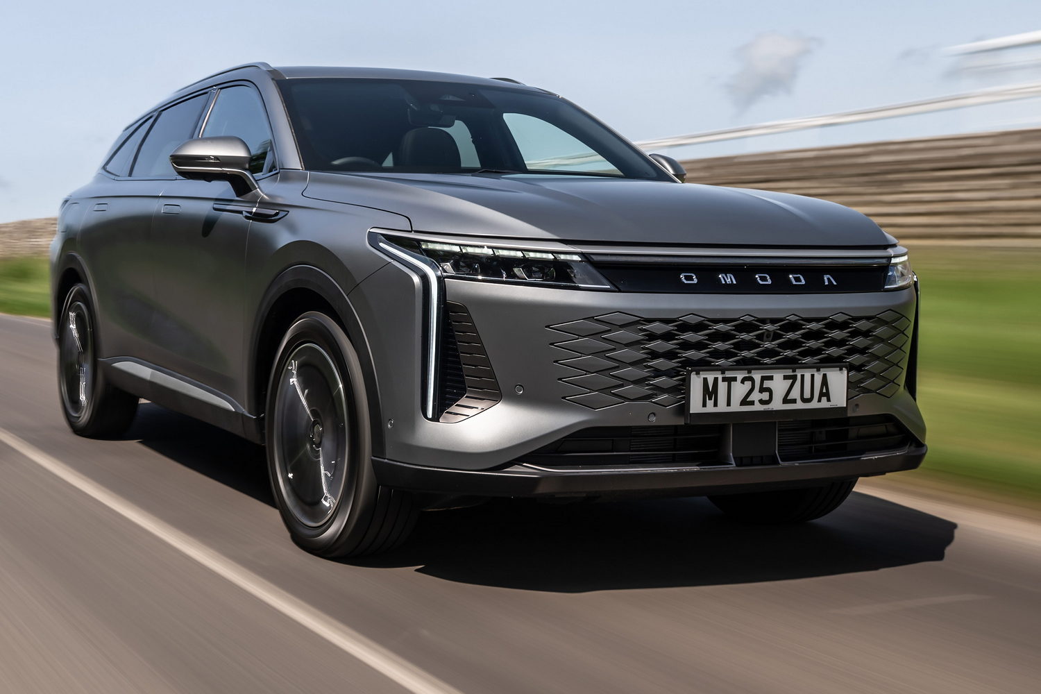 Car Reviews | Omoda 9 SHS (2025) | CompleteCar.ie