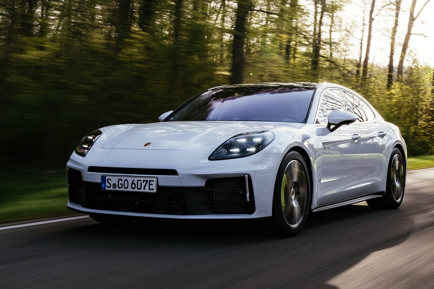 Car Reviews | Porsche Panamera 4 E-Hybrid (2025) | CompleteCar.ie