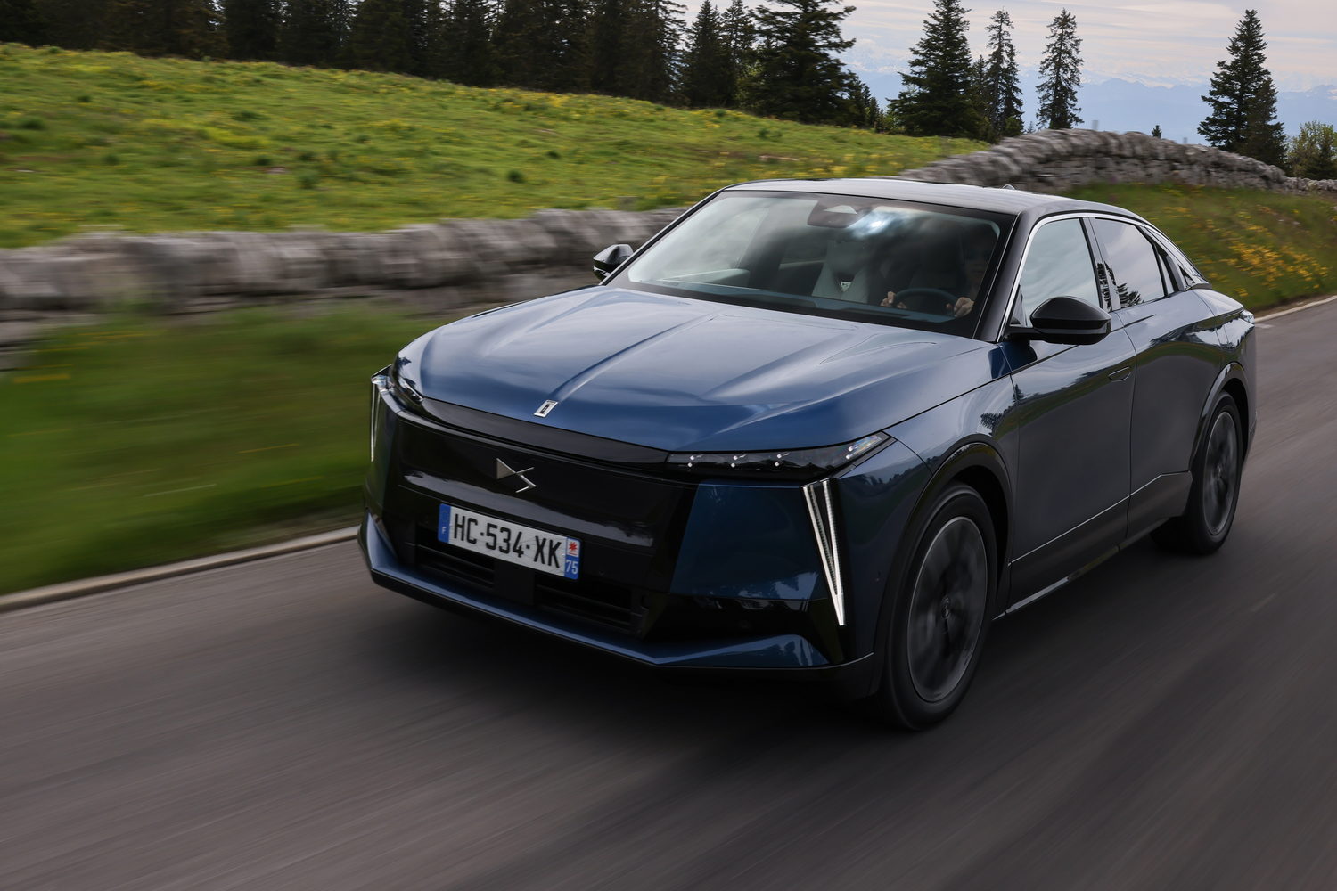 Car Reviews | DS No.8 (2025) | CompleteCar.ie