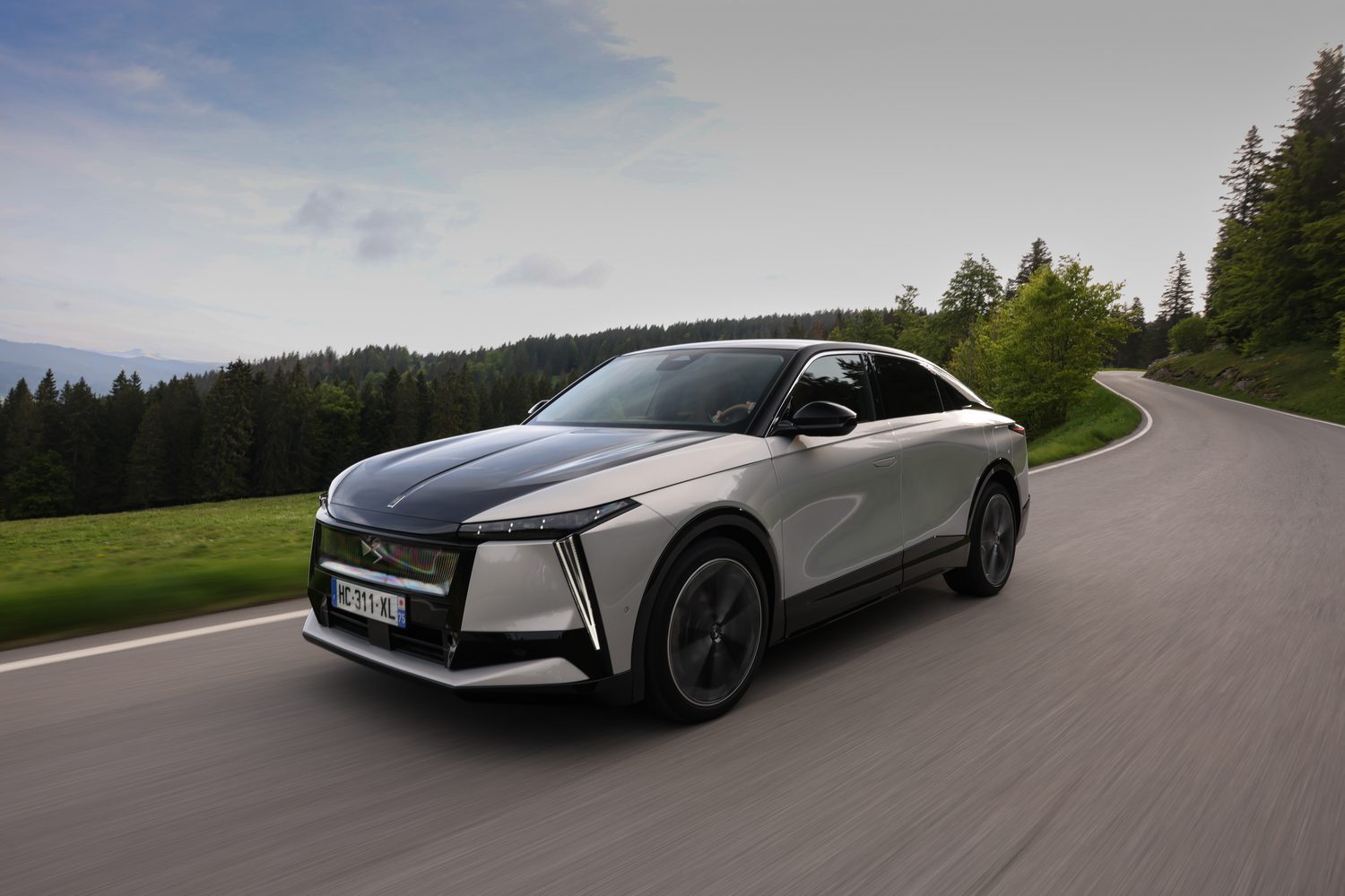 Car Reviews | DS No.8 AWD (2025) | CompleteCar.ie