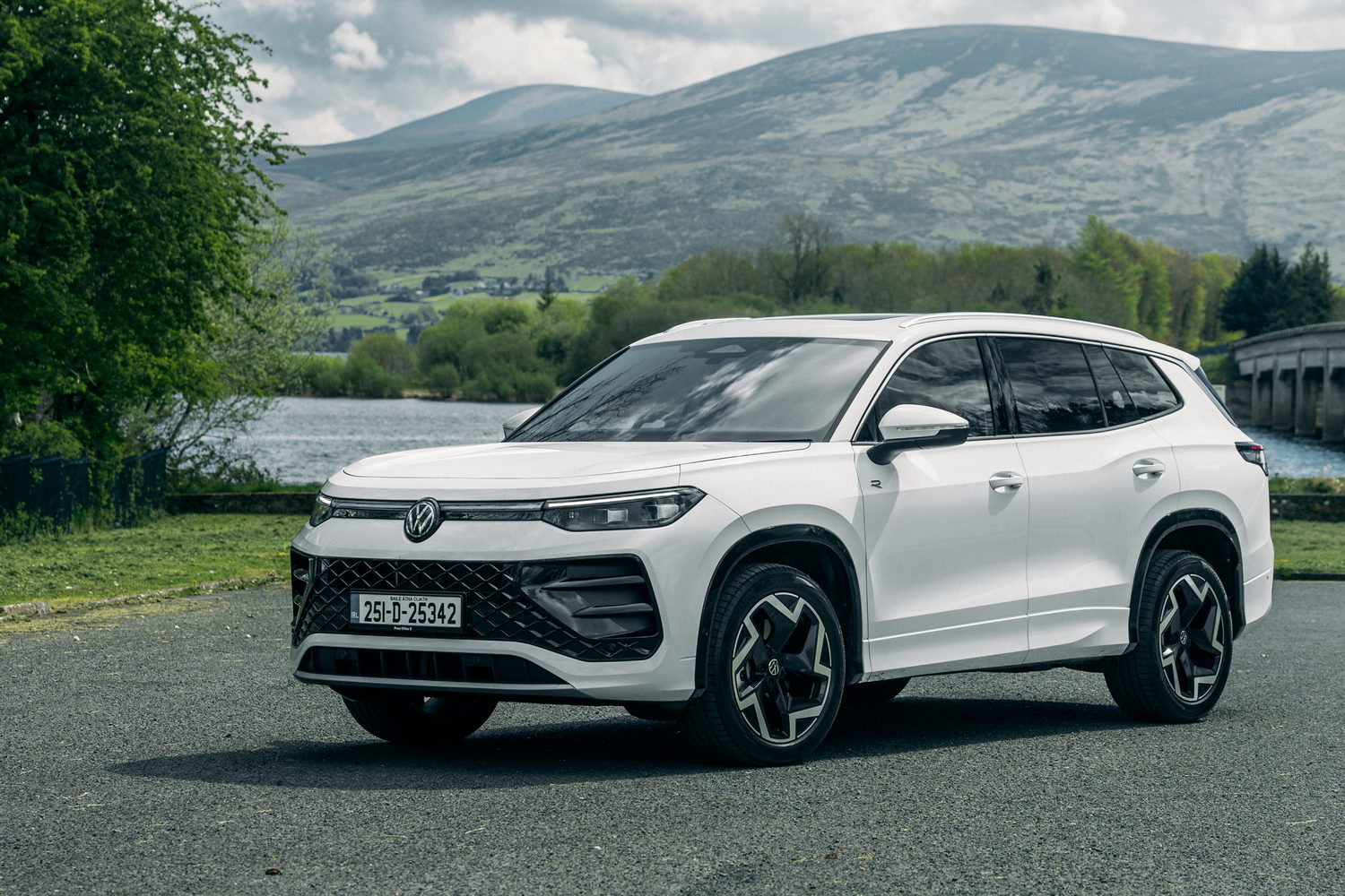 Car Reviews | Volkswagen Tayron 2.0 TDI (2025) | CompleteCar.ie