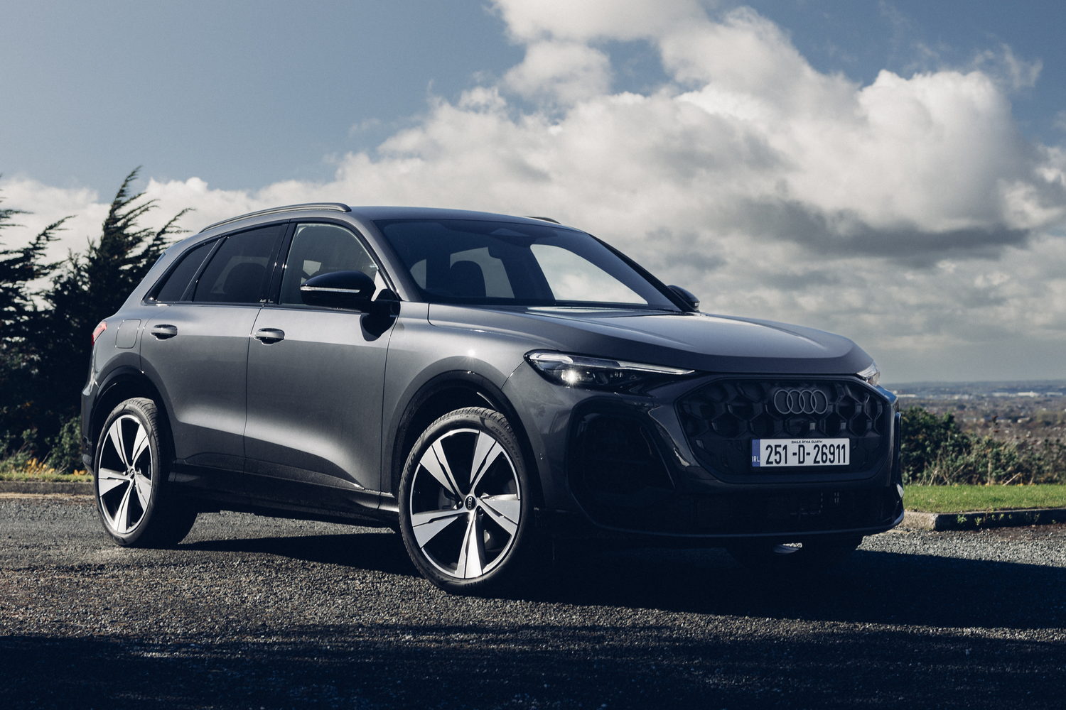 Car Reviews | Audi Q5 2.0 TDI quattro (2025) | CompleteCar.ie