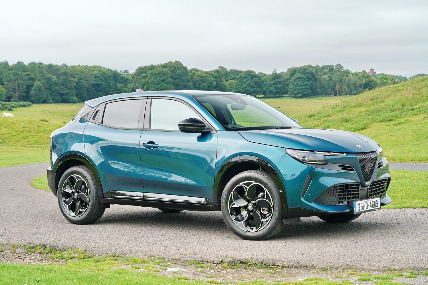 Car Reviews | Alfa Romeo Junior Ibrida (2025) | CompleteCar.ie