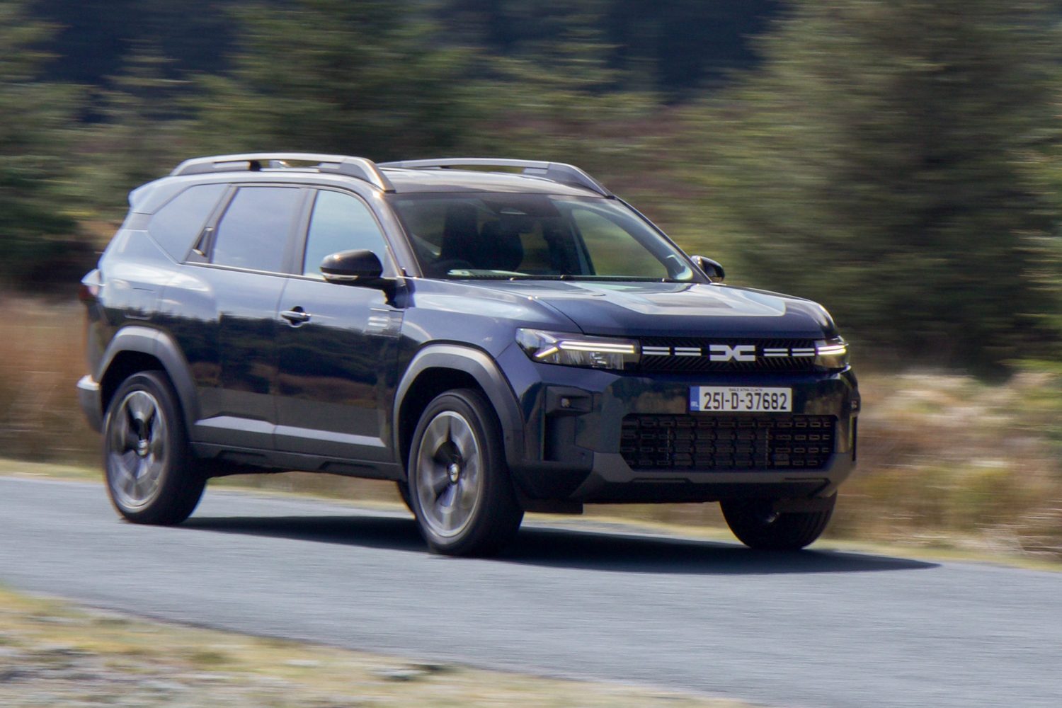 Car Reviews | Dacia Bigster Hybrid 155 (2025) | CompleteCar.ie