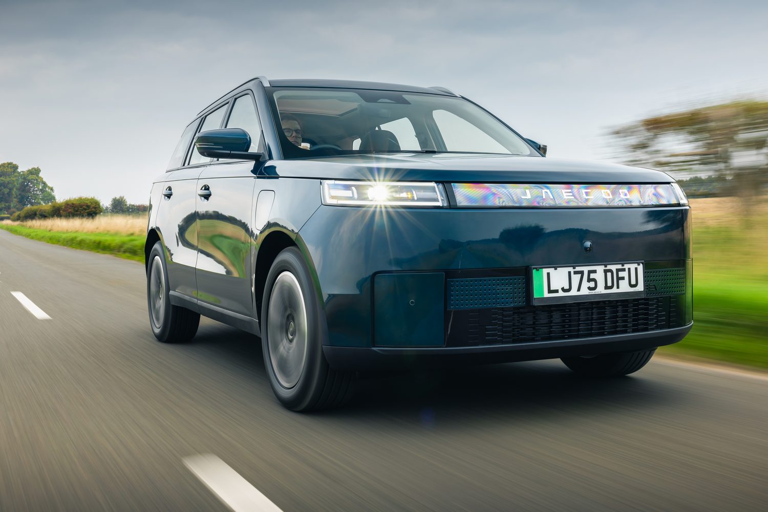 Car Reviews | Jaecoo E5 (2025) | CompleteCar.ie