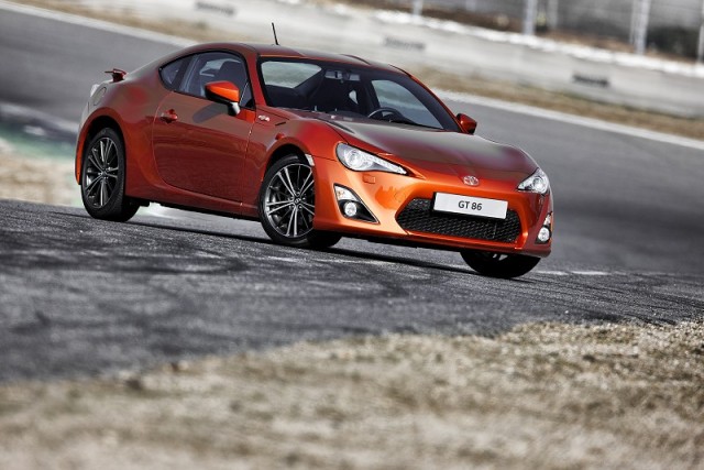 Car Reviews | Toyota GT86 | CompleteCar.ie