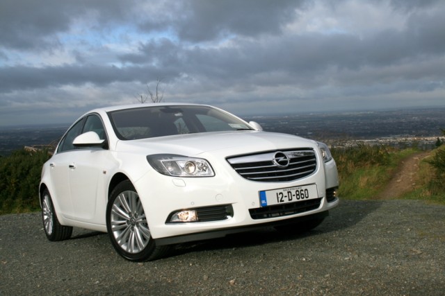 Car Reviews | Opel Insignia | CompleteCar.ie