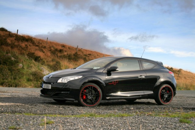 Car Reviews | Renault Megane Renaultsport Trophy | CompleteCar.ie