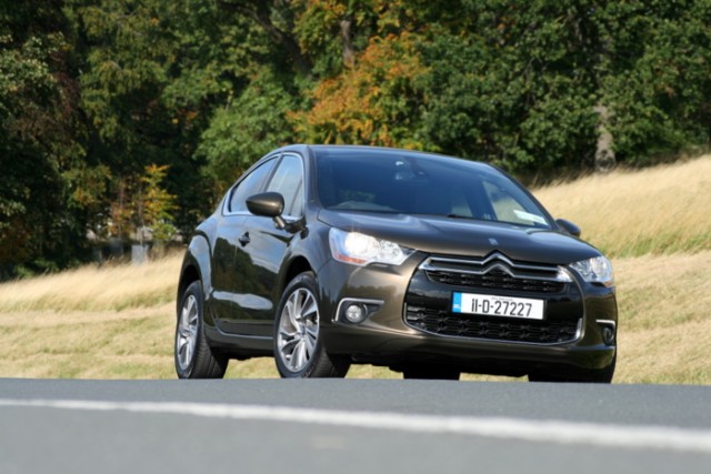 Car Reviews | Citroen DS4 | CompleteCar.ie