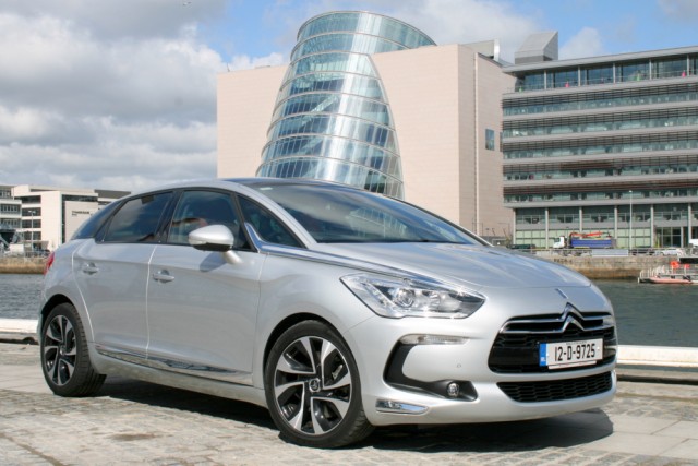 Car Reviews | Citroen DS5 | CompleteCar.ie