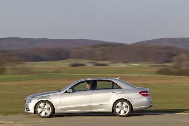 Car Reviews | Mercedes-Benz E 300 BlueTec Hybrid | CompleteCar.ie