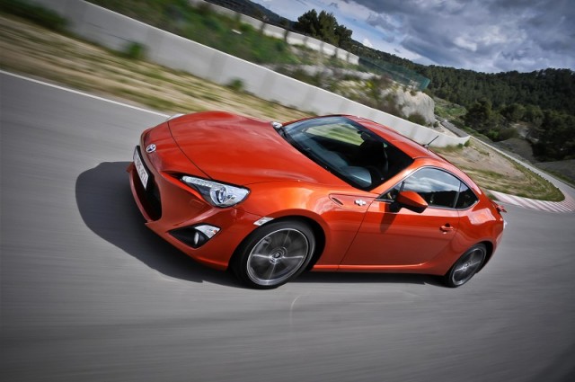 Car Reviews | Toyota GT86 | CompleteCar.ie