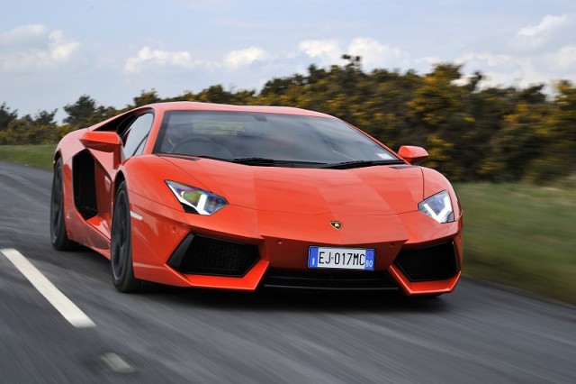 Car Reviews | Lamborghini Aventador LP 700-4 | CompleteCar.ie