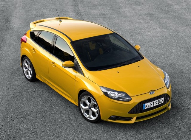 Car Reviews | Ford Focus ST | CompleteCar.ie