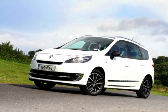 Car Reviews | Renault Grand Scenic | CompleteCar.ie