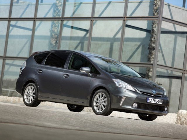 Car Reviews | Toyota Prius+ | CompleteCar.ie