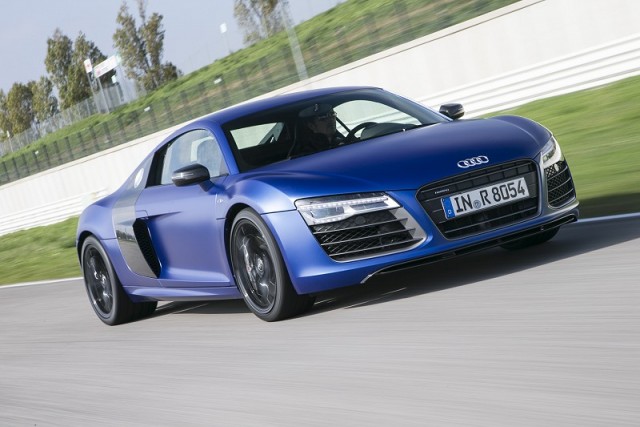 Car Reviews | Audi R8 V10 plus | CompleteCar.ie