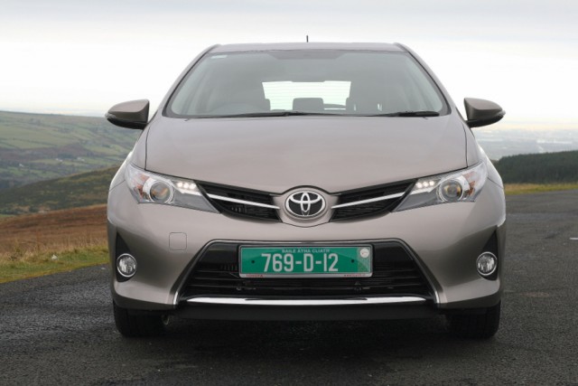 Car Reviews | Toyota Auris | CompleteCar.ie