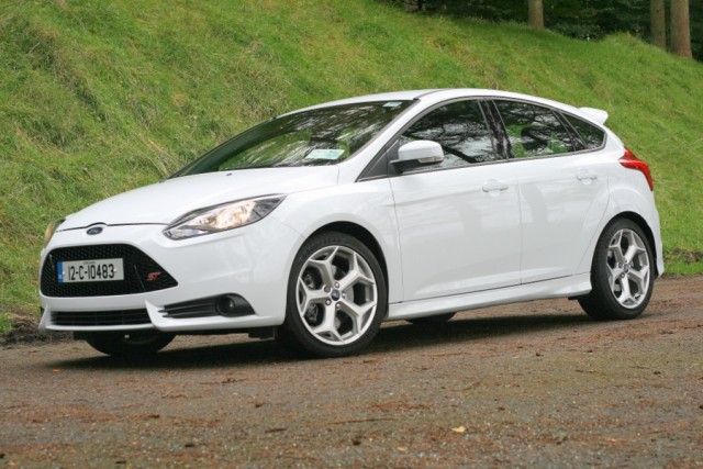 Car Reviews | Ford Focus ST | CompleteCar.ie