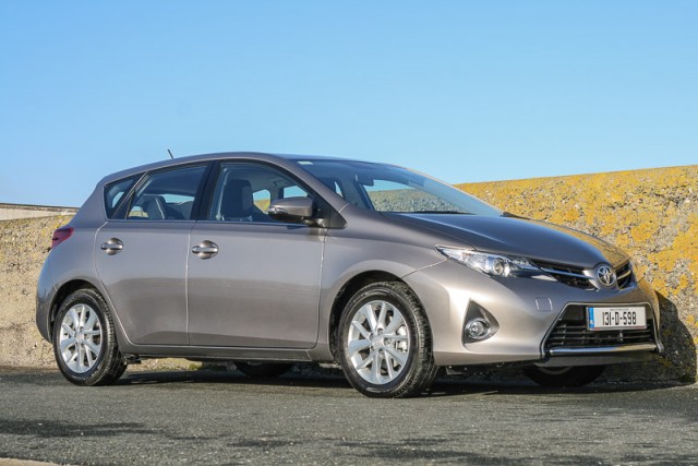 Car Reviews | Toyota Auris | CompleteCar.ie