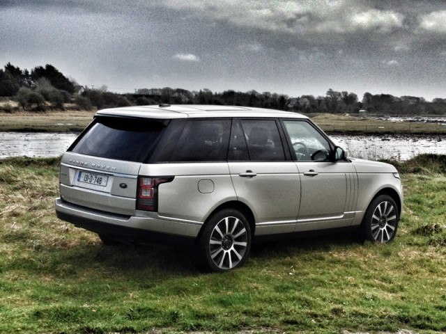 Car Reviews | Range Rover Vogue | CompleteCar.ie