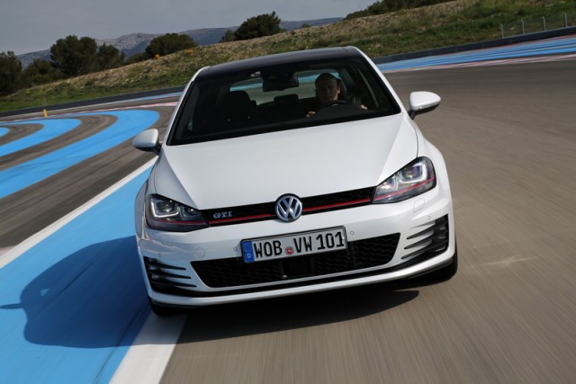 Car Reviews | Volkswagen Golf GTI | CompleteCar.ie