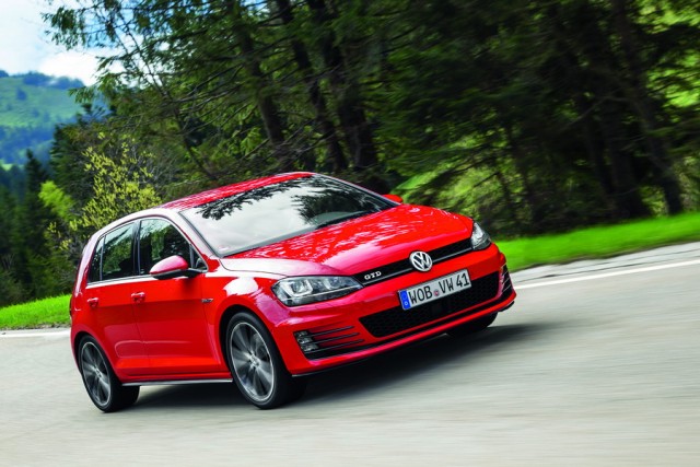 Car Reviews | Volkswagen Golf GTD | CompleteCar.ie