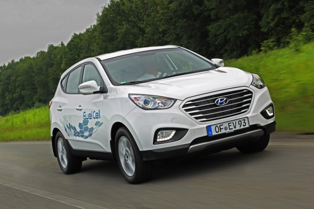 Car Reviews | Hyundai ix35 Fuel Cell | CompleteCar.ie