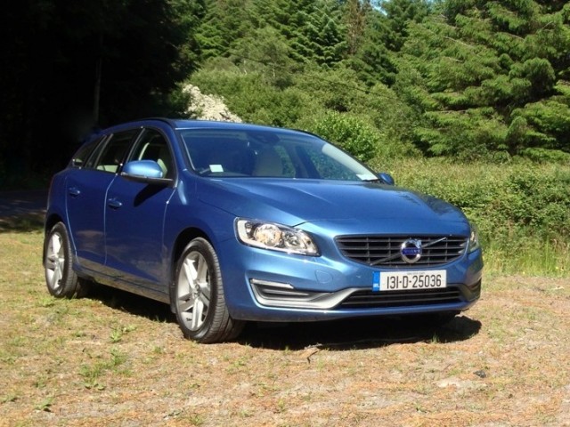 Car Reviews | Volvo V60 | CompleteCar.ie
