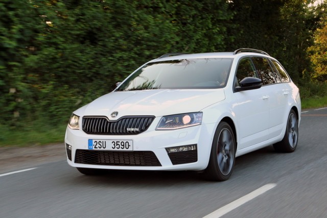 Car Reviews | Skoda Octavia Combi RS | CompleteCar.ie