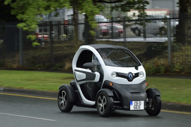 Car Reviews | Renault Twizy | CompleteCar.ie