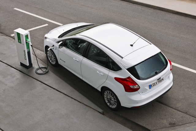 Car Reviews | Ford Focus Electric | CompleteCar.ie