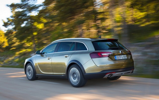 Car Reviews | Opel Insignia Country Tourer | CompleteCar.ie