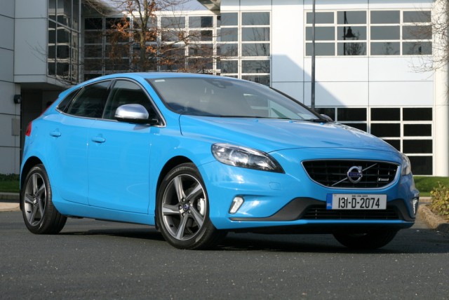 Car Reviews | Volvo V40 | CompleteCar.ie