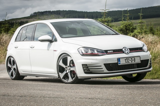 Car Reviews | Volkswagen Golf | CompleteCar.ie