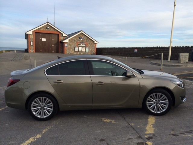 Car Reviews | Opel Insignia | CompleteCar.ie